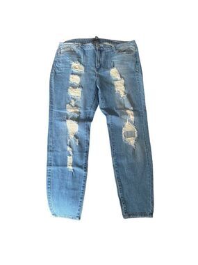 FOREVER 21 Distressed Stretch Skinny Jeans